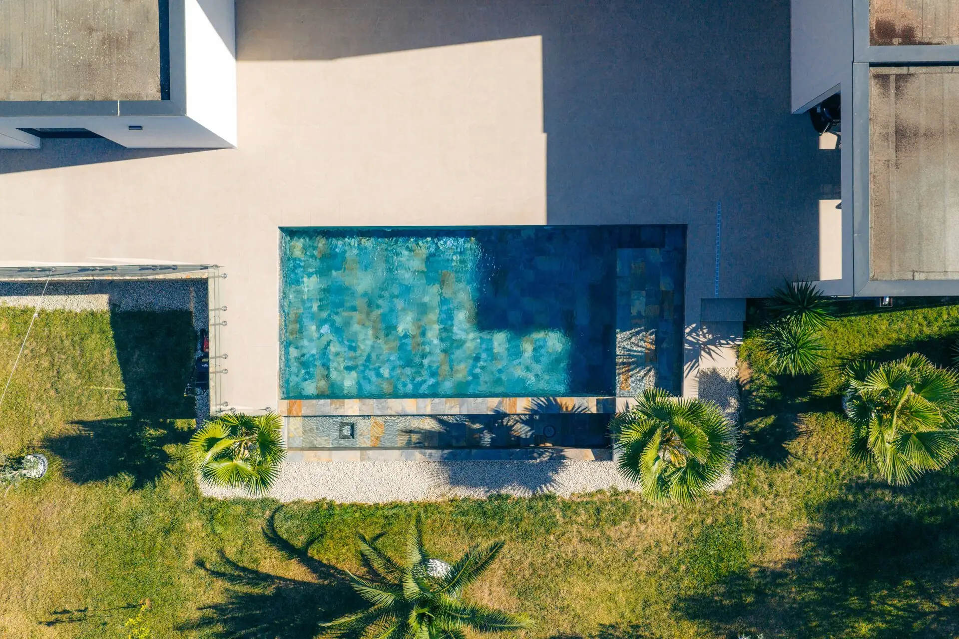 Piscine chauffée à débordement